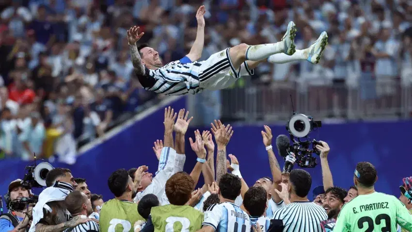 Argentina vence a Egipto en épica remontada y avanza a 4tos